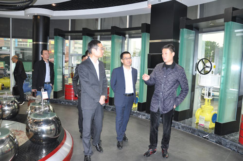 县委常委、组织部长项光夫率队来z6com·尊龙考察