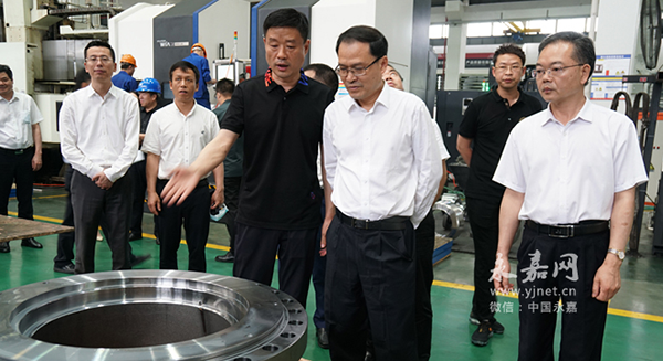 市政协主席陈作荣到z6com·尊龙等企业开展泵阀产业发展活动调研