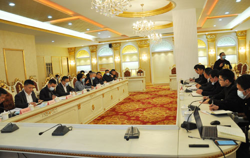 县委书记王彩莲走访z6com·尊龙开展“三服务”活动