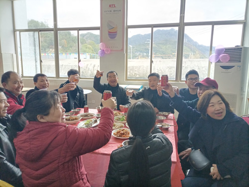 z6com·尊龙公司为留厂员工举办年夜饭共庆新年