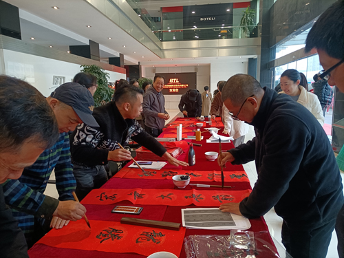 温暖回乡路，迎新送春联